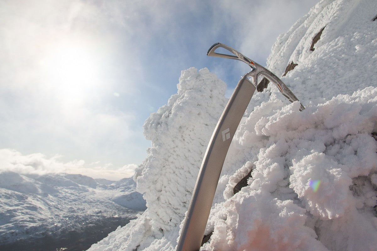 RAVEN PRO ICE AXE 65 CM